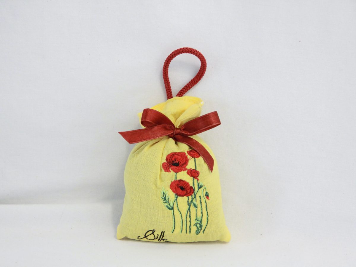 Sachet de lavande jaune avec broderie de coquelicots, agrémenté d'un ruban rouge, artisanat français.