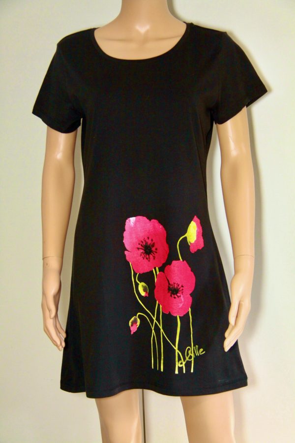 Robe en coton noir avec motifs de coquelicots colorés, stylée et fluide, de la boutique Poppies Shop à Bayeux.
