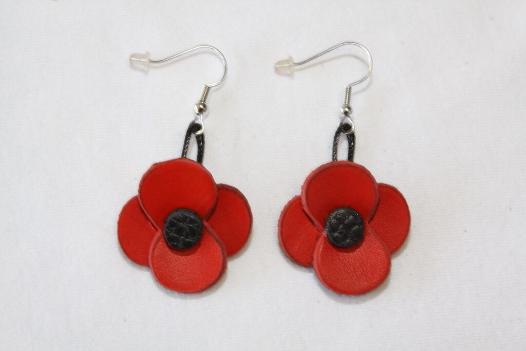 Boucle d'oreille coquelicot mi-longue